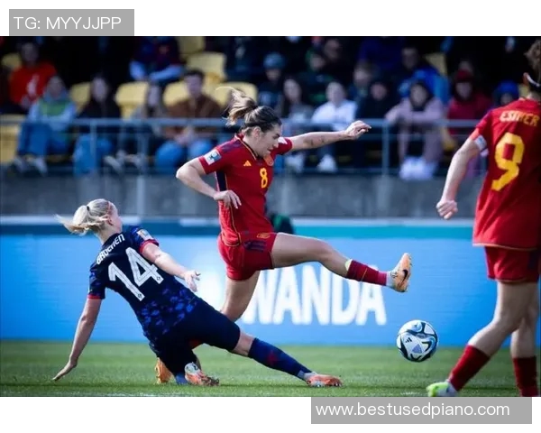 璀璨星光下的她们 女足球星壁纸展现运动风采与力量美丽