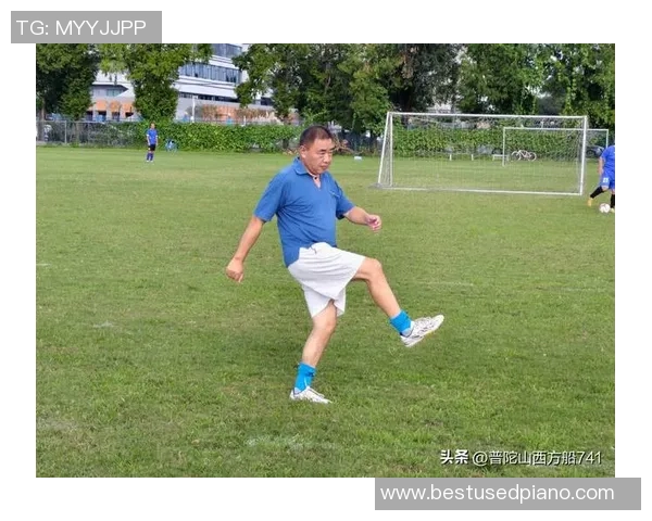 足球场上球员刺杀行为是否构成犯规及相关判罚规则解析